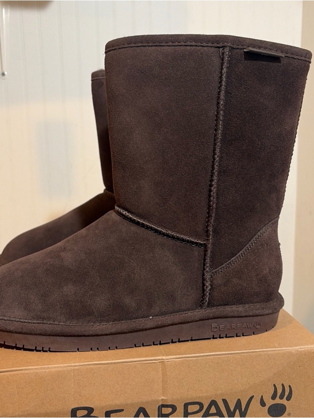 BearPaw Women's Emma Short chocolate 608W BNIB!! - Picture 2 of 9